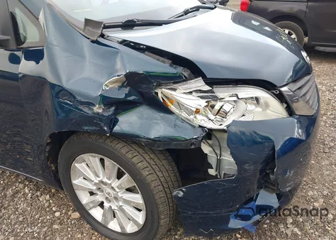 2011 Toyota Sienna Xle from USA, damaged, VIN 5TDDK3DC3BS007350